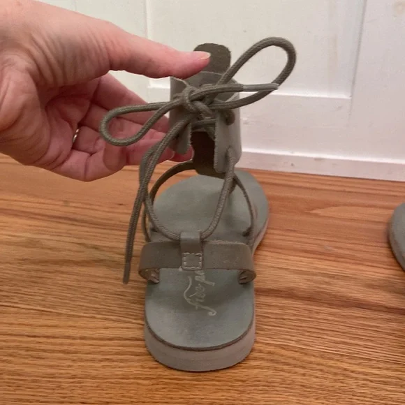 Free People Vacation Day Wrap Sandals Light Grey Leather Size 37 EU 7 US - Picture 5 of 13